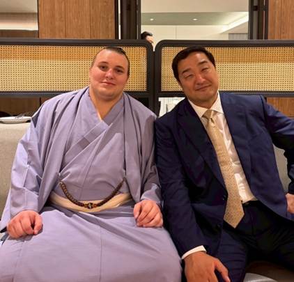 スーツを着た男性たち

AI 生成コンテンツは誤りを含む可能性があります。